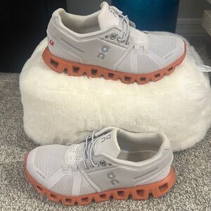 Preowned OnCloud Running Shoes Size 6